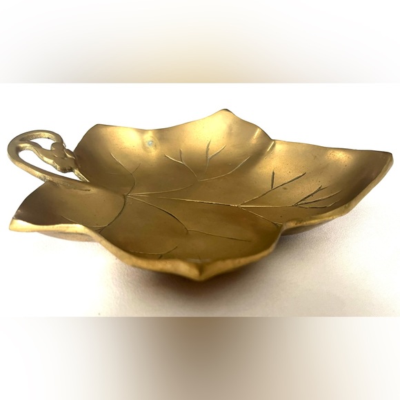 Vintage Bronze Leaf Catchall - Picture 5 of 5